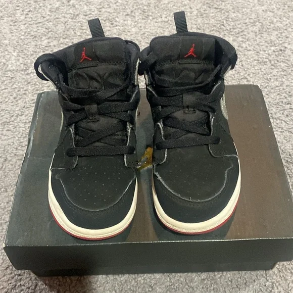 Jordan Retro 1 - Picture 4 of 6